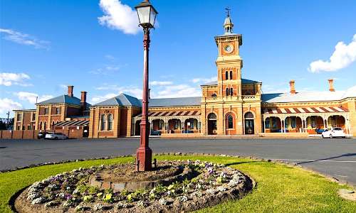 Mt Hotham to Albury transfer snow coach service 